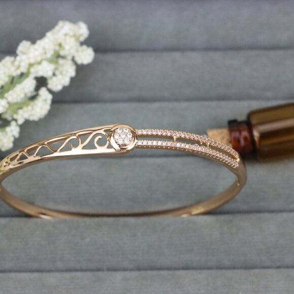Elegant Rose Gold Bangle with Filigree & Sparkling Center Stone, XPBL0418 - Picture 11 of 12